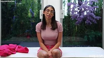Play Nerdy gamer girl is an orgasm machine