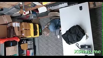 Играть Очаровательная Эмма Хикс выражает свою гадость