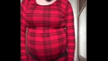 play उभयलिंगी क्रॉसड्रेसर के पास आपके सुनने के लिए एक छोटा सा रहस्य है