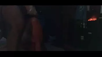 चलाएँ सेक्स गुलाम में ट्रक वाले टोपी कॉलर और पट्टा गहरी गैगिंग मुख-मैथुन