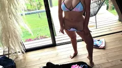 Reproduzir Madrasta quente em calcinha fumegante pisca seu gigantesco saque