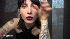 再生 レストランでの露出主義チャレンジ：Lia LouiseとFantasie Lou NesbitのDirty Talk and Femdom Action