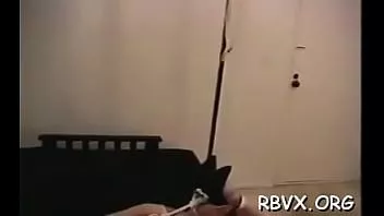 चलाएँ चौंका देने वाली युवती अपना पूरा प्रेजेंटेशन देती है